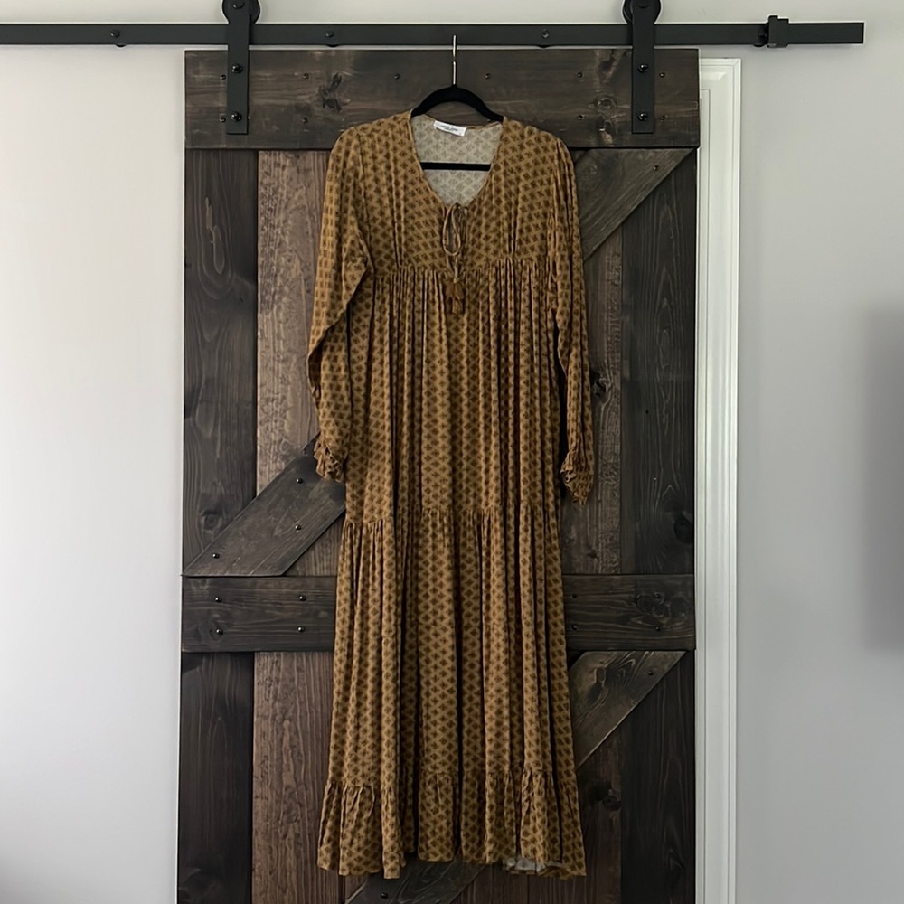 Carly Jean Los Angeles Laurel Maxi Dress. Size small